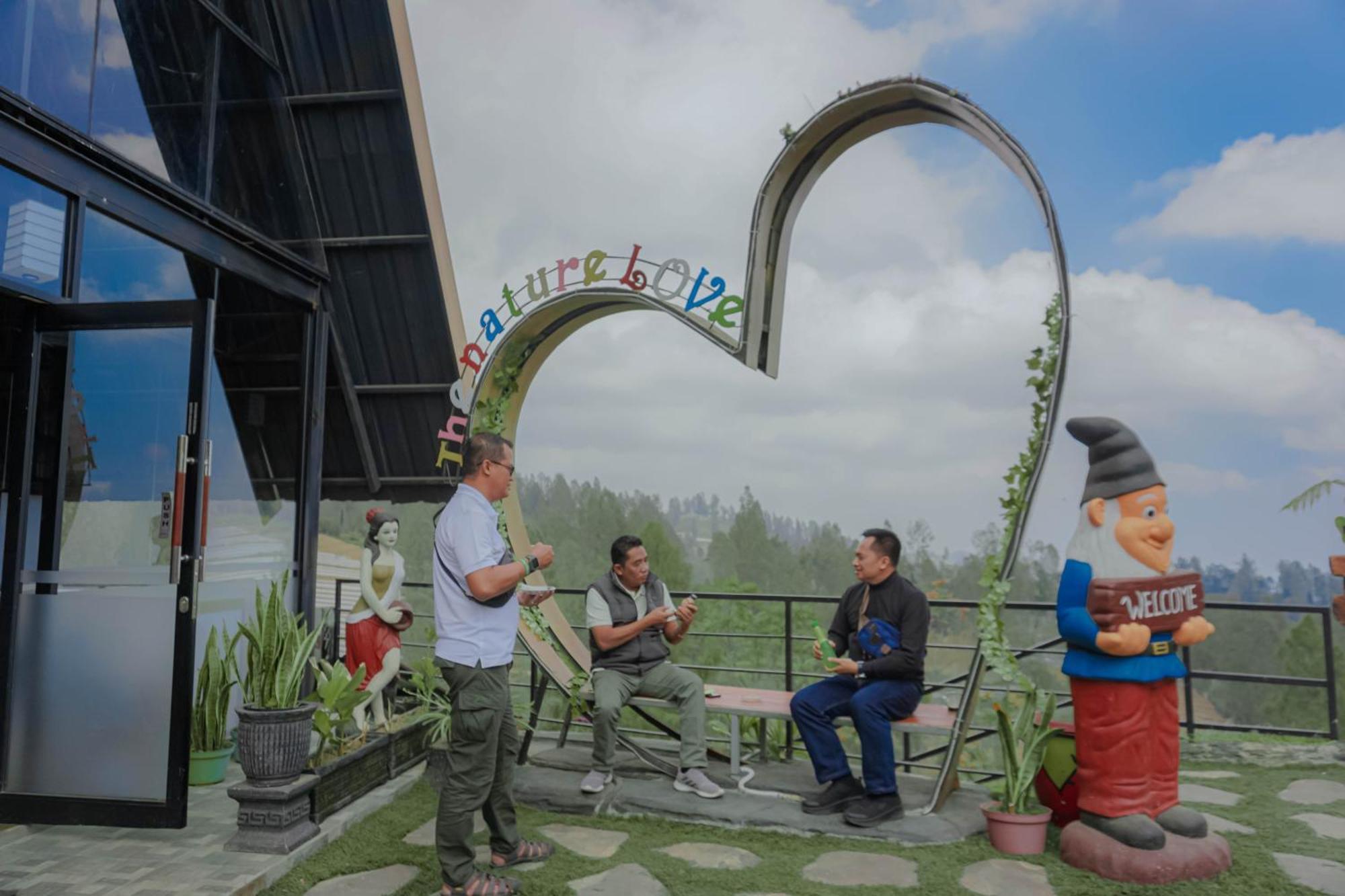 Hotel Nature Bromo And Resort Pasuruan Εξωτερικό φωτογραφία